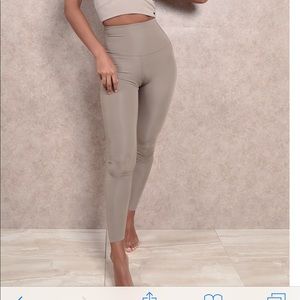 SOLD- NEUappareal Luxe Ultra Highrise leggings